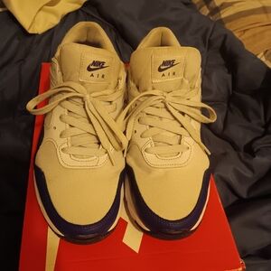 Nike  Blue and White Sneakers..very LIGHT and Comfortable. Great Condition !